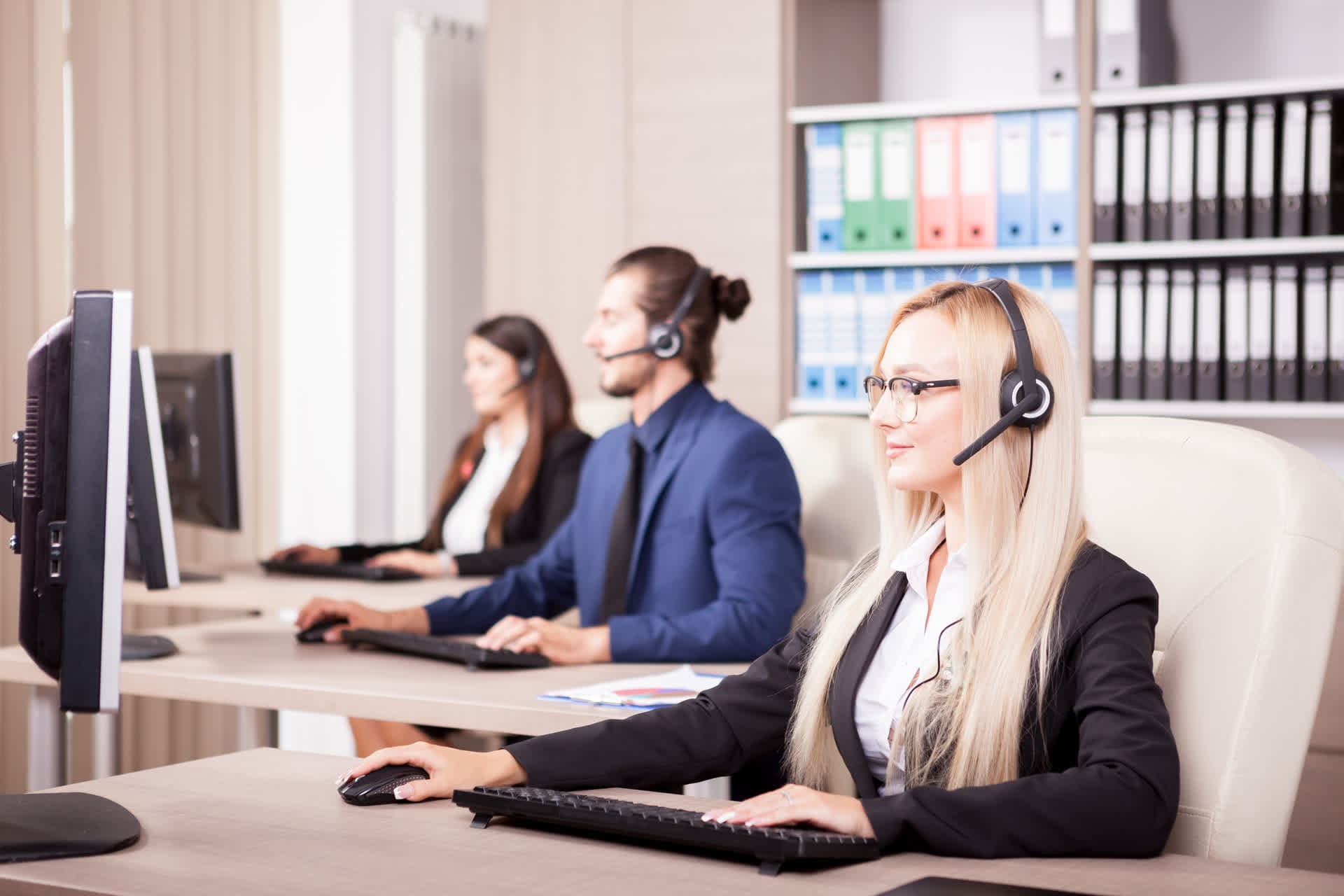 Wholesale B2B eCommerce customer service staff