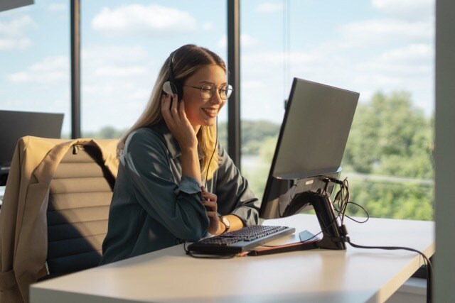 Which platform offers the best customer support  Klaviyo vs Listrak  